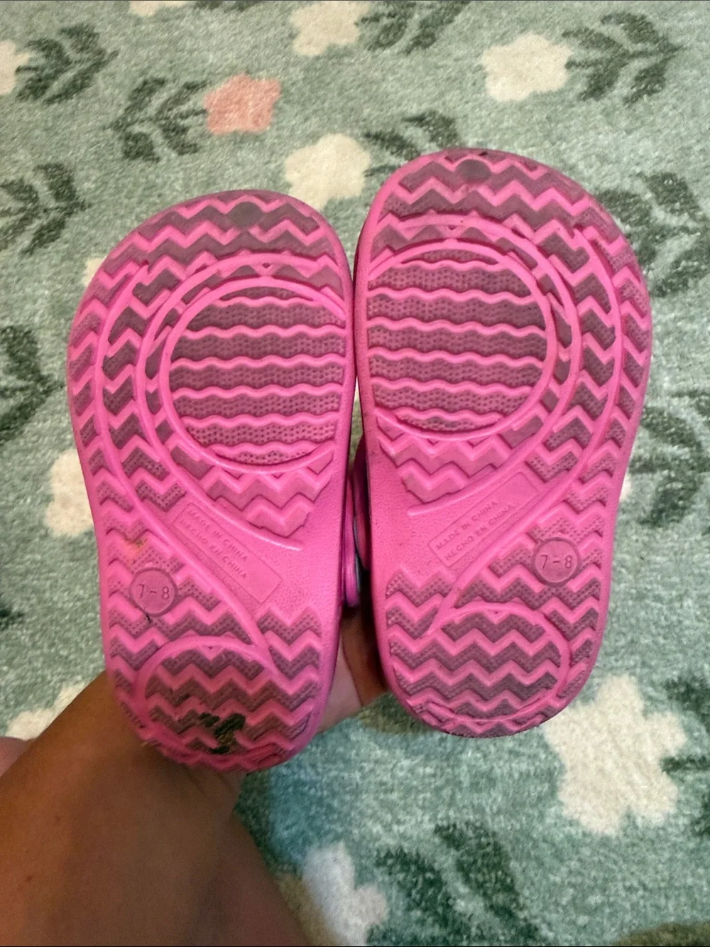 Minnie Mouse off brand crocs